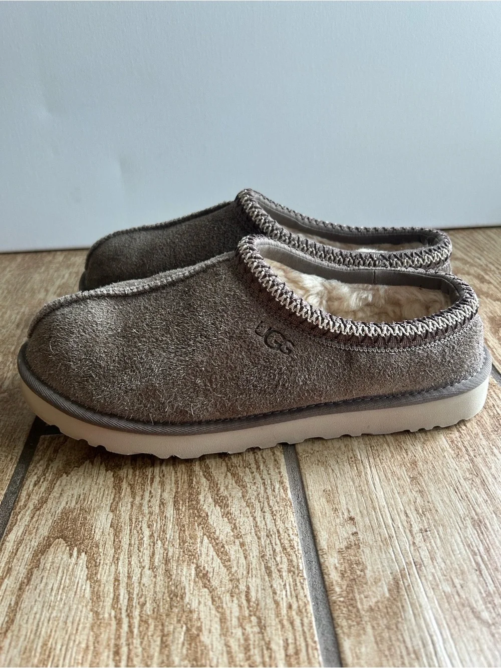 UGG Tasman Shaggy Suede Men’s Slip On Slipper Sheepskin Size 10 Smoke Plume Gray